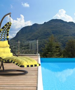 Hängeliege aus Polyrattan mit Gestell