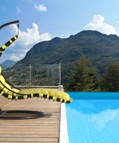 Hängeliege aus Polyrattan mit Gestell