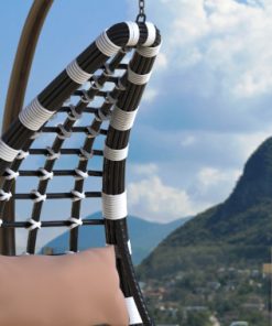 Hängeliege aus Polyrattan mit Gestell