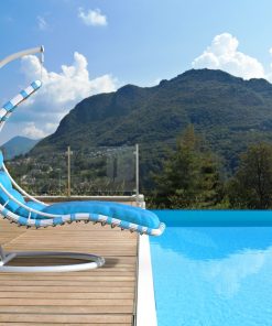 Hängeliege aus Polyrattan mit Gestell