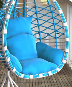Hängesessel aus Polyrattan mit Gestell