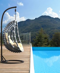 Hängesessel aus Polyrattan mit Gestell