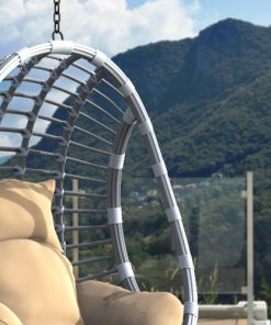 Hängesessel aus Polyrattan mit Gestell