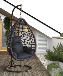 Hängesessel aus Polyrattan mit Gestell