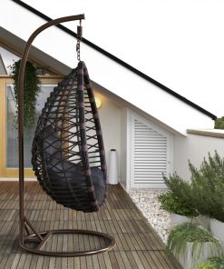 Hängesessel aus Polyrattan mit Gestell