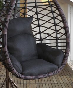 Hängesessel aus Polyrattan mit Gestell